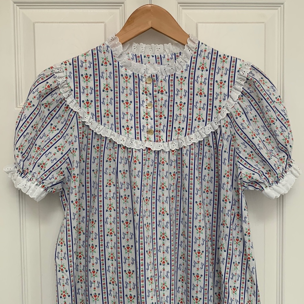 VINTAGE Womens LANZ OF SALZBURG nightgown.